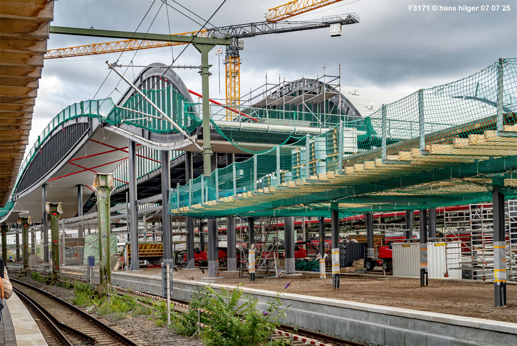 Dieses Bild hat ein leeres Alt-Attribut. Der Dateiname ist HHF_3171h-901-EDG-neues-Gleisdach-7-250707-0.jpg